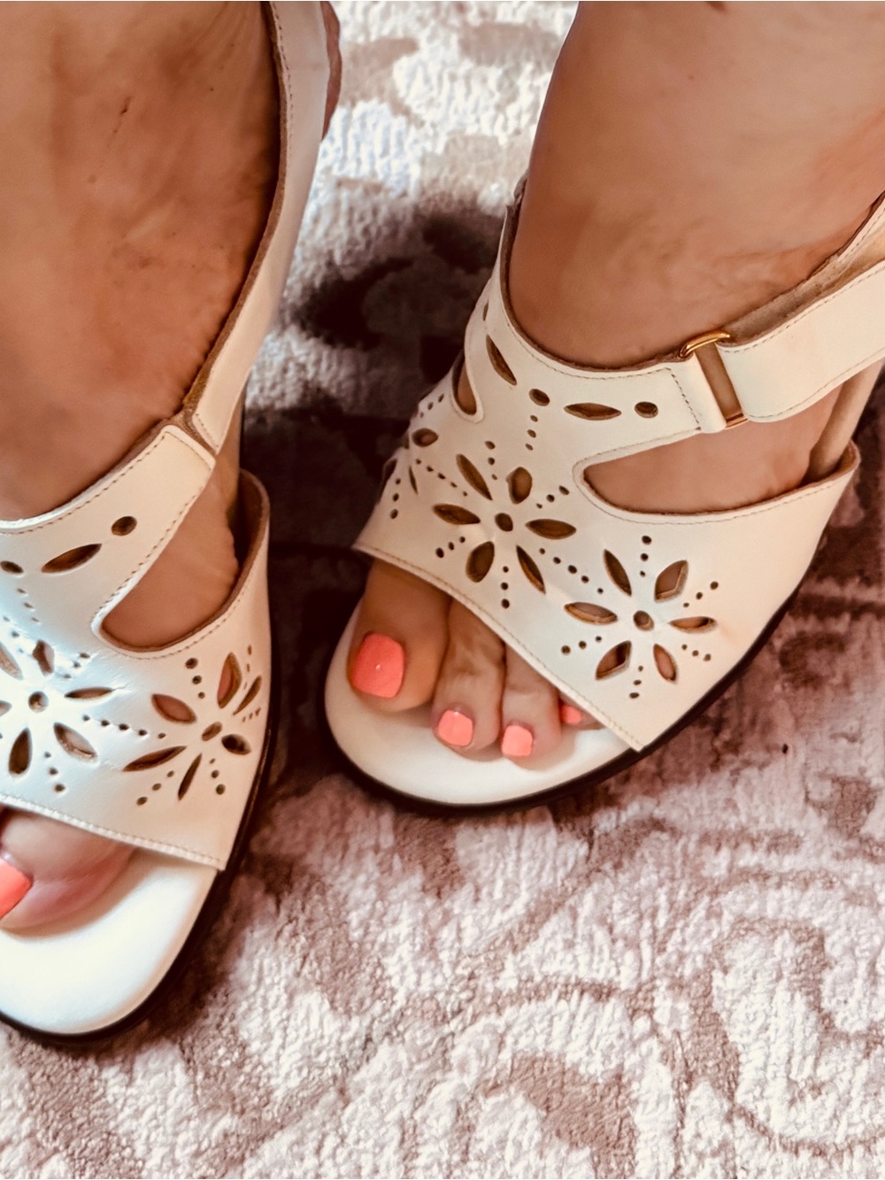 New without Tags SAS Suntimer White Leather Floral Cutout Slingback Sandals 8W
